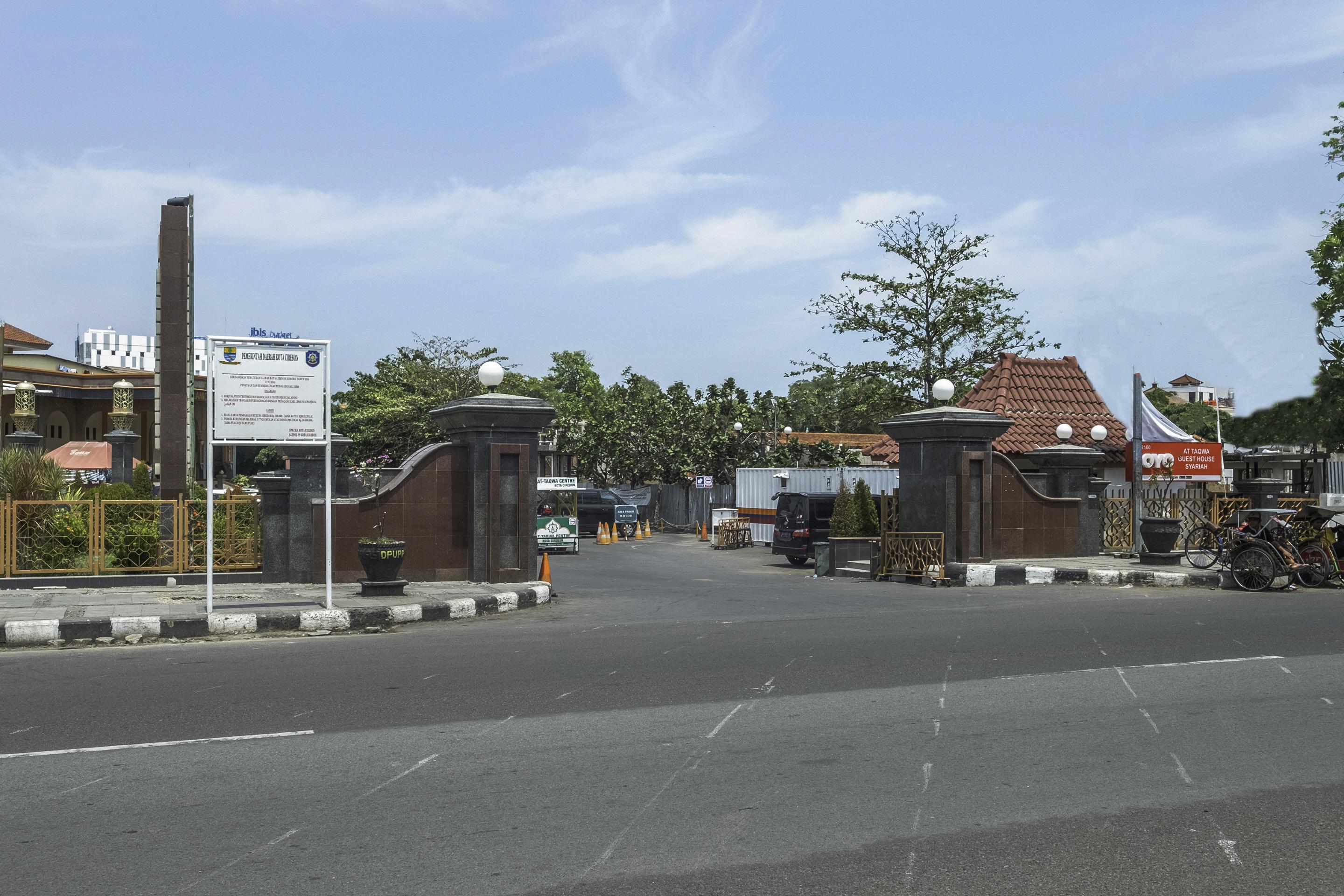 Oyo 2132 Pondok Avicenna Cirebon Eksteriør bilde